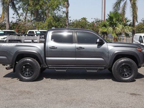 Used 2020 Toyota Tacoma TRD Off-Road w/ Technology Package AWD/4WD image 10