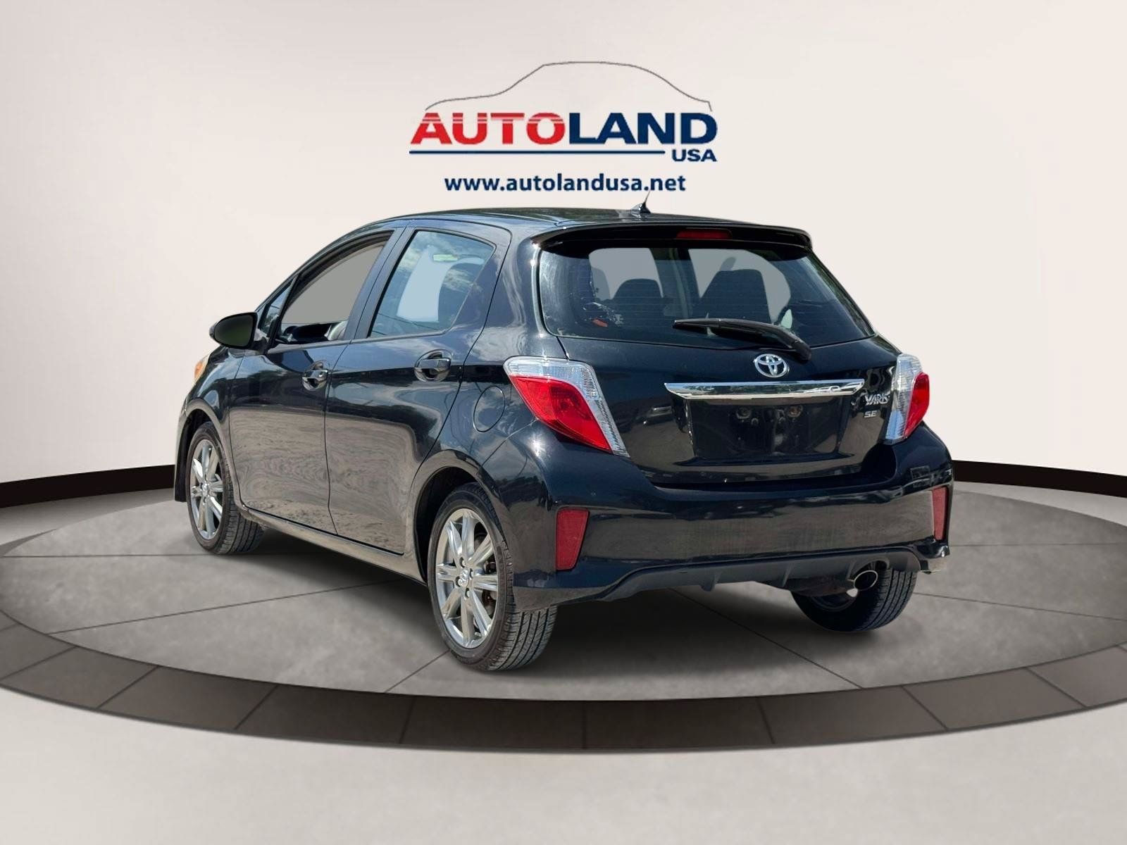 Used 2012 Toyota Yaris SE FWD image 5