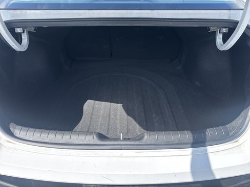 Used 2025 Hyundai Elantra SEL FWD image 5