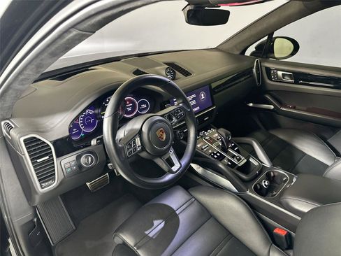 Certified 2023 Porsche Cayenne Turbo S AWD/4WD image 4