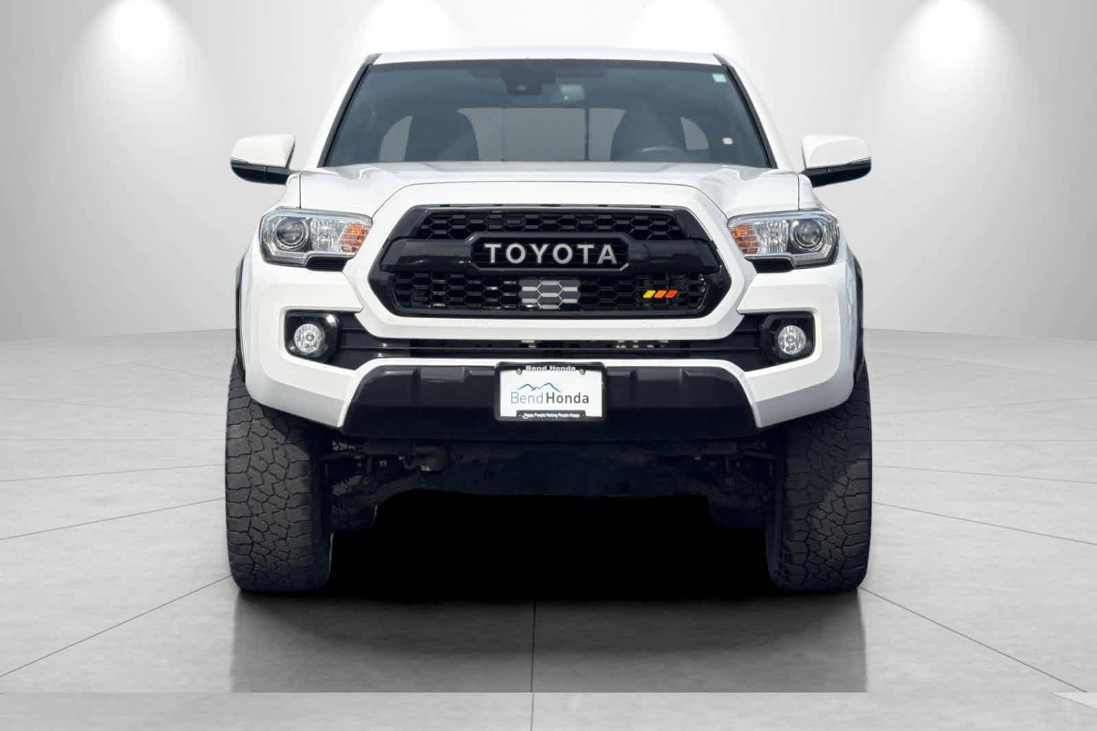 Used 2021 Toyota Tacoma TRD Off-Road w/ TRD Premium Off Road Package AWD/4WD image 10