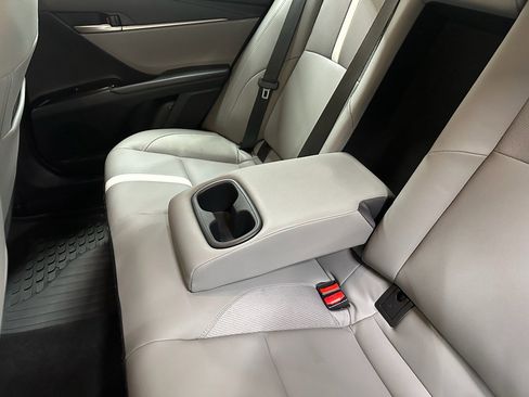 Used 2025 Toyota Camry SE w/ Convenience Package image 30