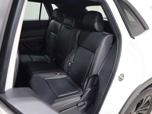 Used 2023 Volkswagen Atlas Cross Sport SE image 31