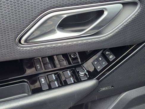 Used 2018 Land Rover Range Rover Velar S image 21