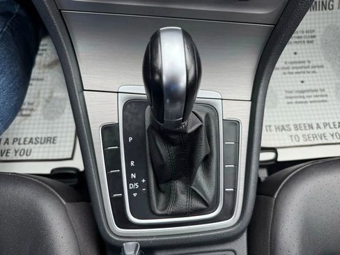 Used 2015 Volkswagen Golf S image 33