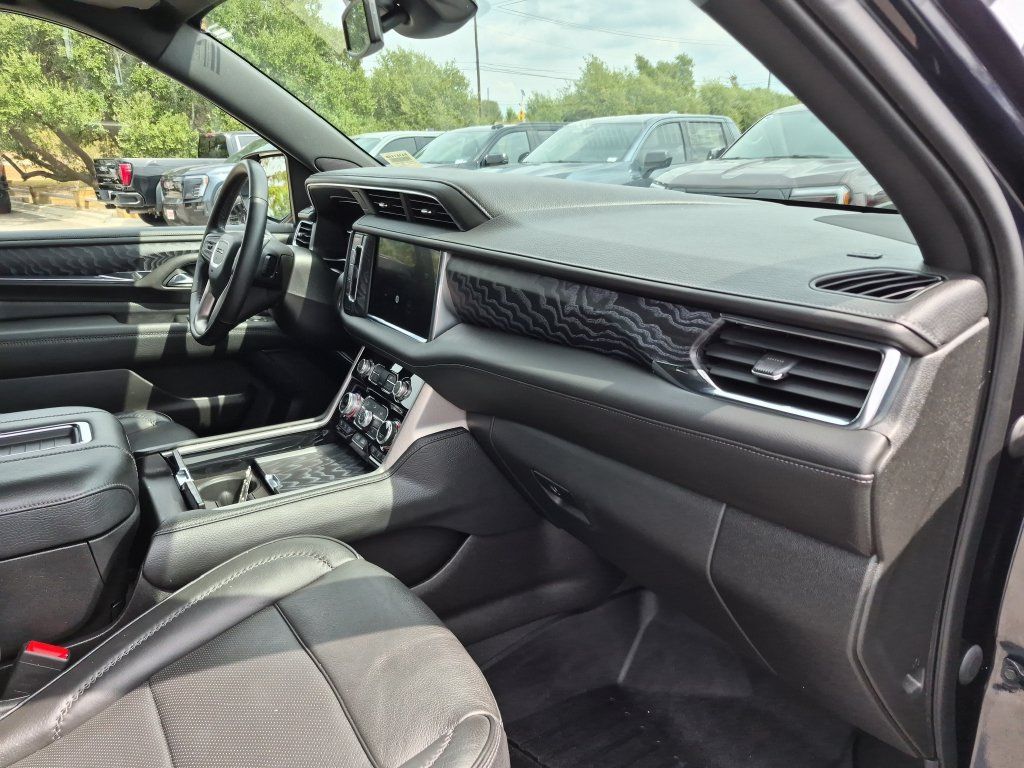 Used 2023 GMC Yukon XL Denali AWD/4WD image 41