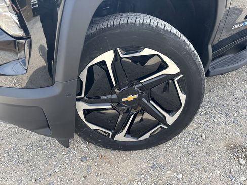 New 2026 Chevrolet Silverado EV LT w/ Premium Package image 13