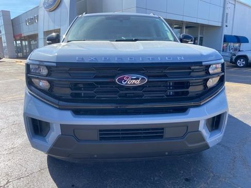 New 2026 Ford Expedition Active image 8