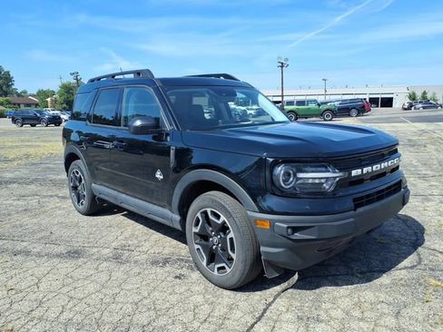Used 2023 Ford Bronco Sport Outer Banks w/ Tech Package AWD/4WD image 3