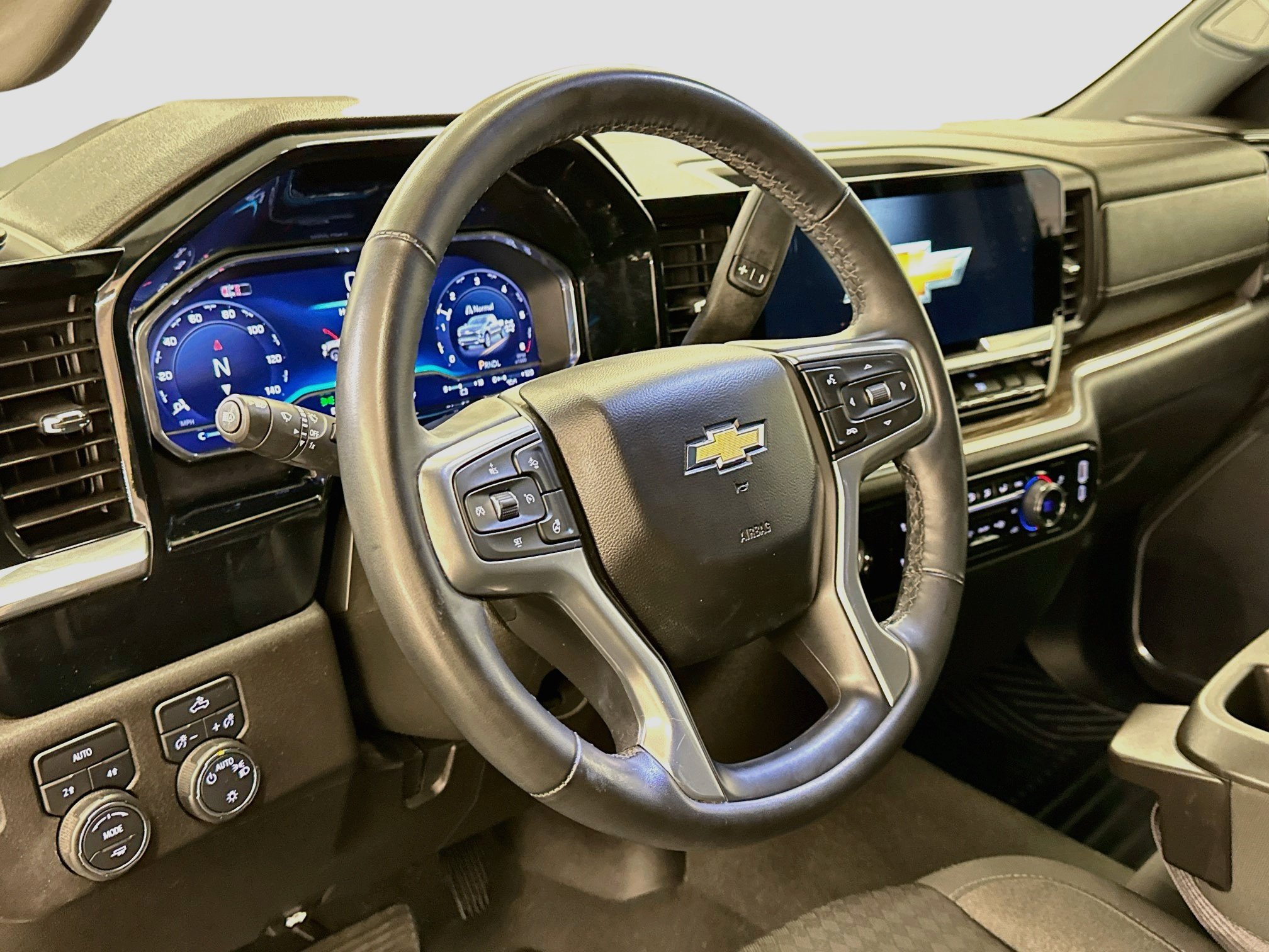 Used 2024 Chevrolet Silverado 1500 LT AWD/4WD image 18