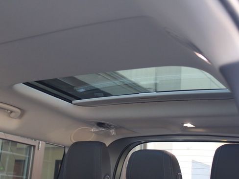 Used 2024 Land Rover Defender 130 X image 46