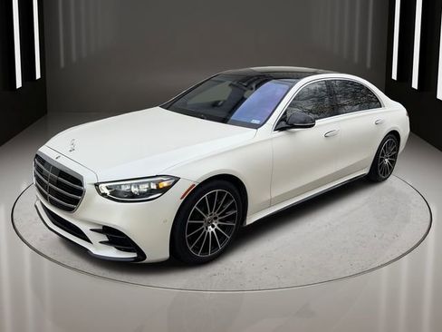 Used 2022 Mercedes-Benz S 580 4MATIC Sedan image 2