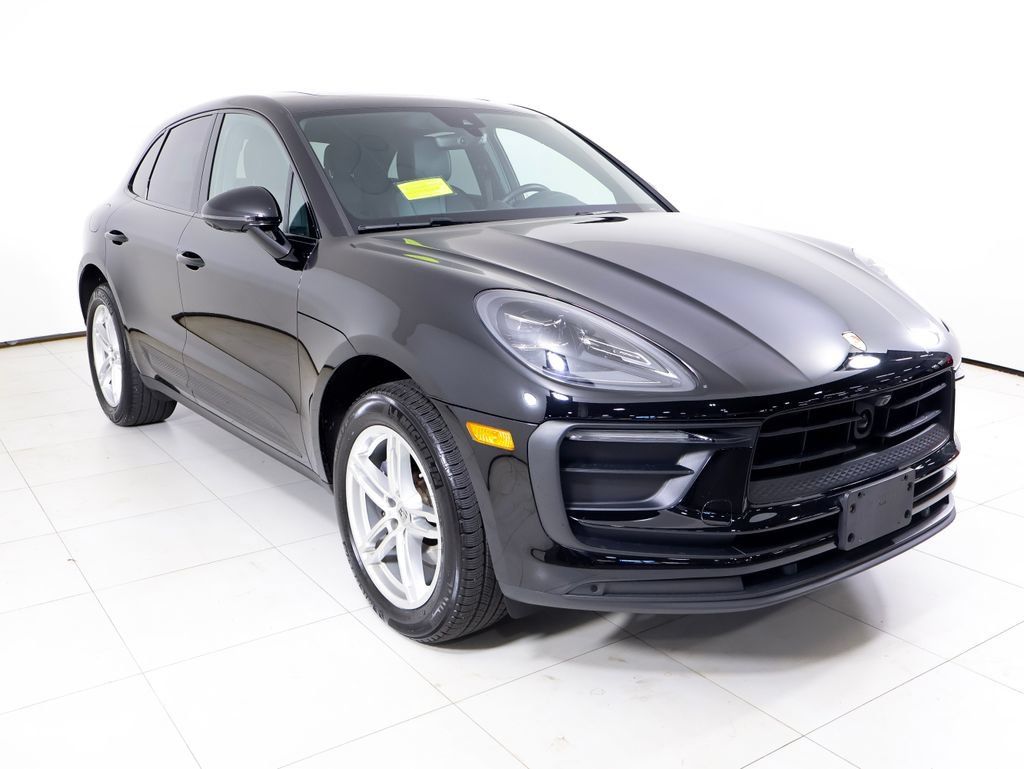 Certified 2024 Porsche Macan AWD/4WD image 36