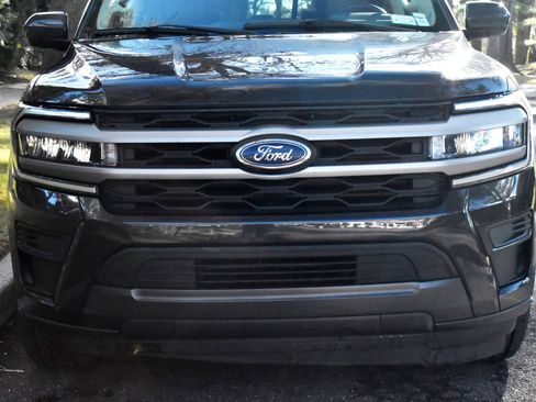 Used 2024 Ford Expedition XLT image 14