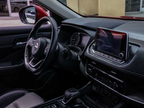 Used 2024 Nissan Rogue SV w/ SV Premium Package FWD image 20