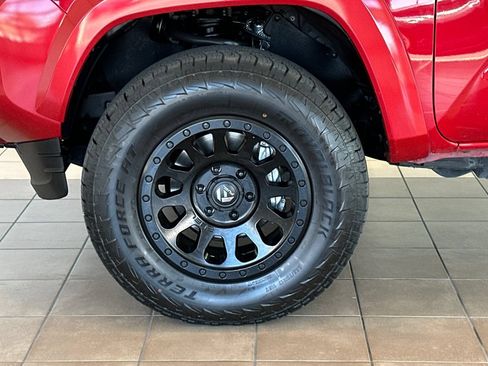 Used 2020 Toyota Tacoma SR5 w/ Technology Package AWD/4WD image 24