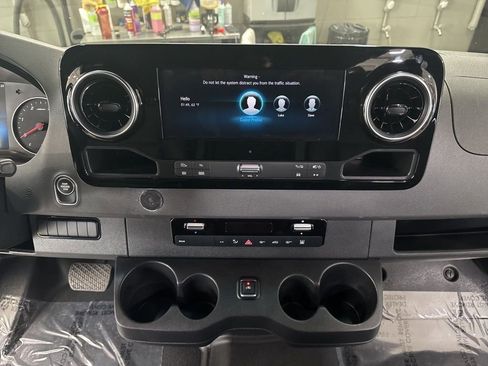 Used 2022 Mercedes-Benz Sprinter 2500 image 22