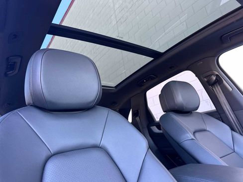 Used 2025 Porsche Cayenne image 17