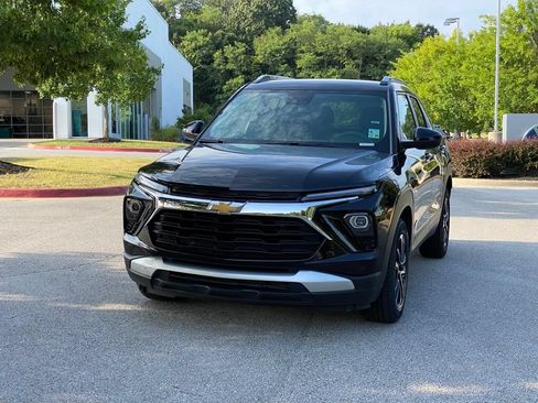 Used 2025 Chevrolet TrailBlazer LT FWD image 3