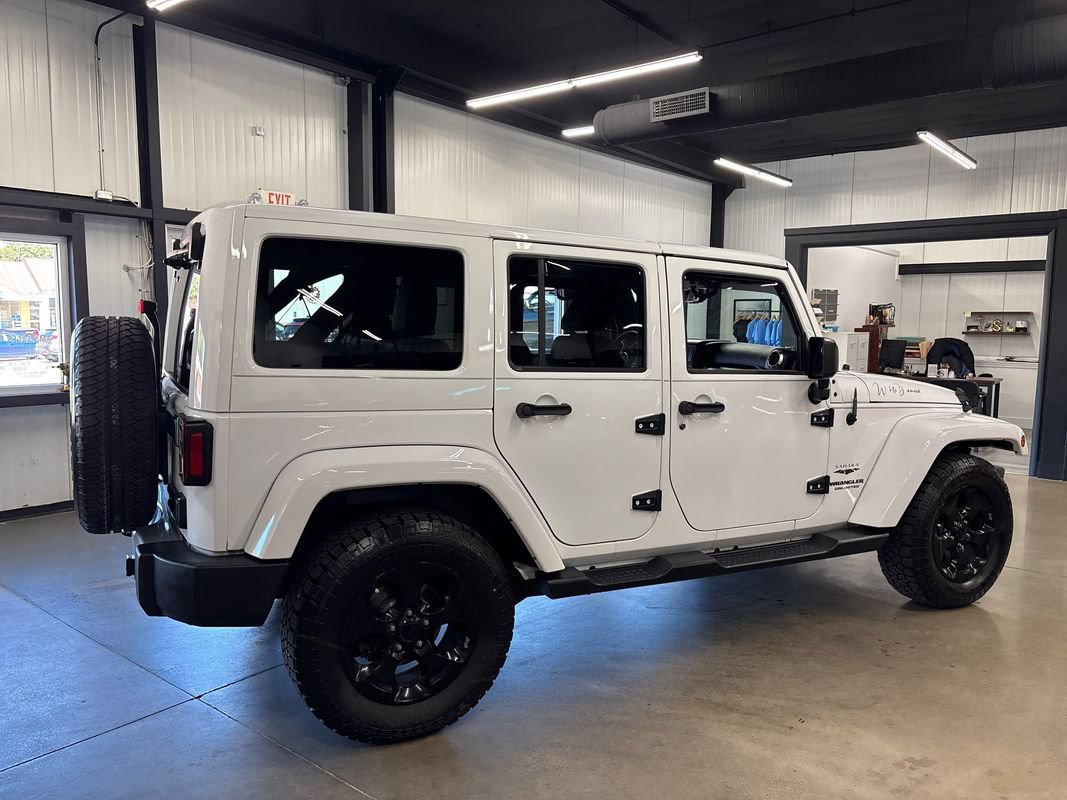 Used 2015 Jeep Wrangler Unlimited Sahara w/ Connectivity Group AWD/4WD image 13