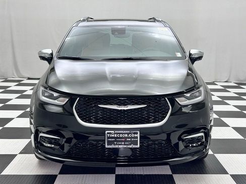 New 2026 Chrysler Pacifica Pinnacle image 3