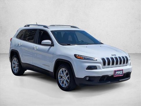 Used 2016 Jeep Cherokee Latitude FWD image 3