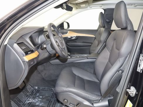 Used 2025 Volvo XC90 B5 Plus w/ Protection Package Premier image 12