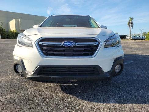 Used 2018 Subaru Outback 3.6R Touring w/ Popular Package #3 AWD/4WD image 3