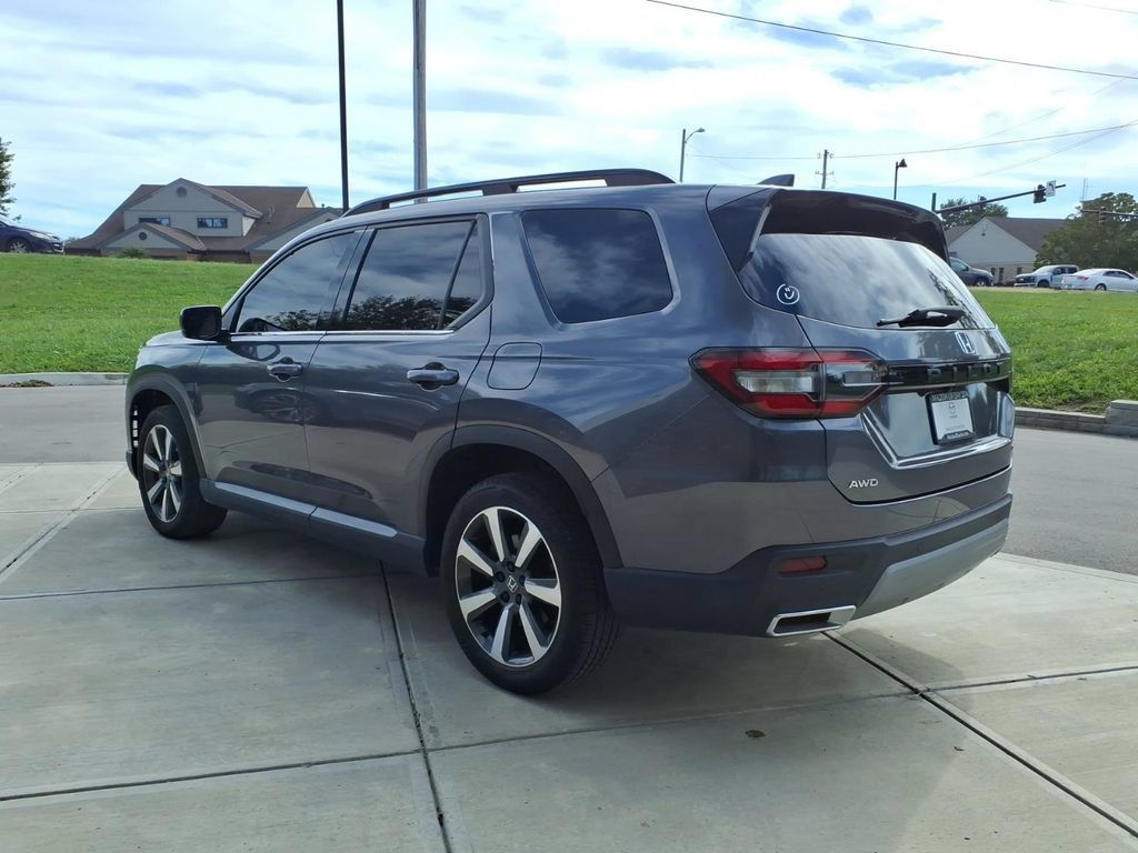 Used 2024 Honda Pilot Touring image 5