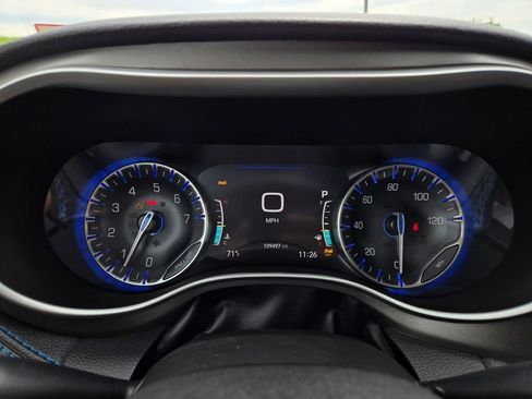Used 2021 Chrysler Pacifica Touring-L FWD image 20