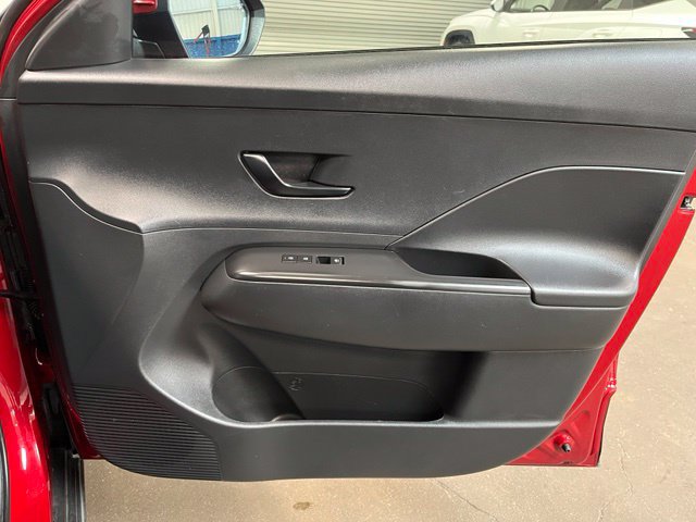 Used 2025 Hyundai Kona SEL FWD image 11