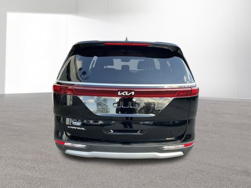 Used 2024 Kia Carnival EX FWD image 4