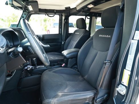 Used 2016 Jeep Wrangler Unlimited Sahara w/ Connectivity Group AWD/4WD image 20