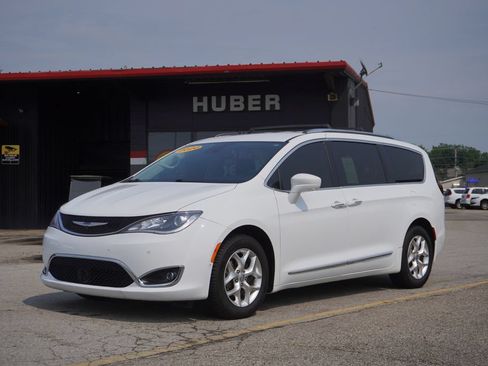 Used 2020 Chrysler Pacifica Touring-L Plus w/ Tire & Wheel Group FWD image 1