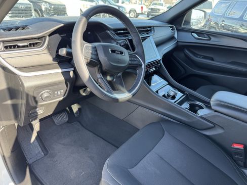 Used 2024 Jeep Grand Cherokee Laredo w/ Luxury Tech Group I image 26