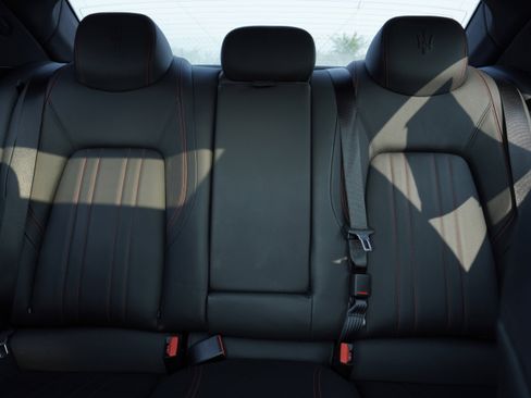 Used 2022 Maserati Ghibli Modena image 29