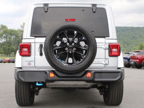 Used 2023 Jeep Wrangler Unlimited Sahara w/ Cold Weather Group AWD/4WD image 10