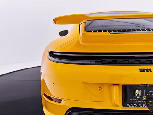 Used 2025 Porsche 911 Carrera RWD image 31