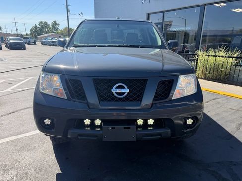 Used 2011 Nissan Frontier PRO-4X AWD/4WD image 3