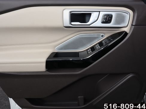 Used 2023 Ford Explorer Platinum w/ Technology Package image 11