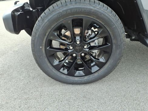 Used 2021 Jeep Wrangler Unlimited Sahara w/ Cold Weather Group AWD/4WD image 9