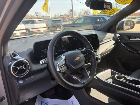 Used 2025 Chevrolet Equinox LT AWD/4WD image 14