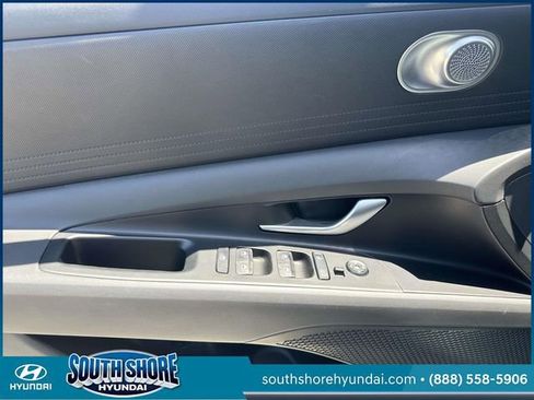 Used 2025 Hyundai Elantra Hybrid FWD image 18