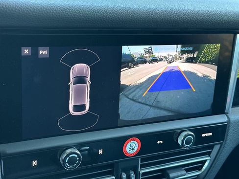 Certified 2025 Porsche Macan AWD/4WD image 22