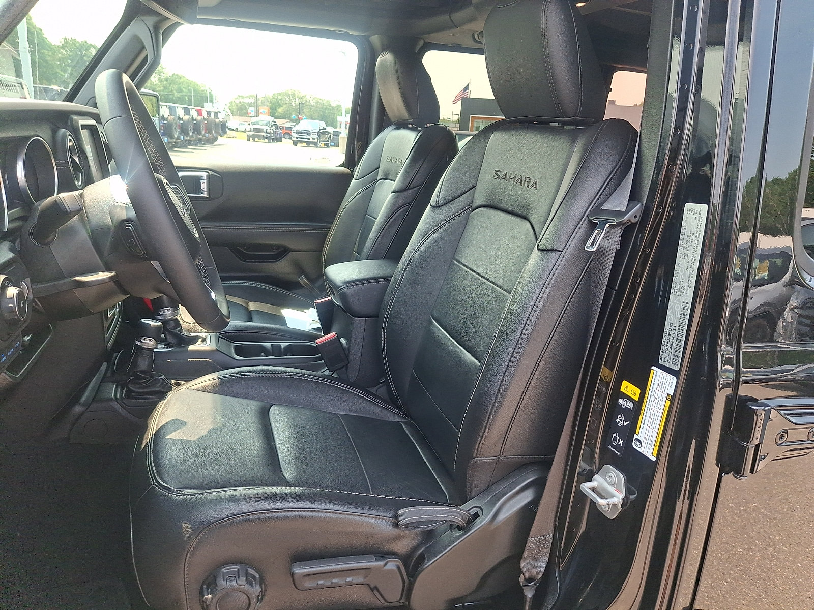 Used 2023 Jeep Wrangler Unlimited Sahara AWD/4WD image 13