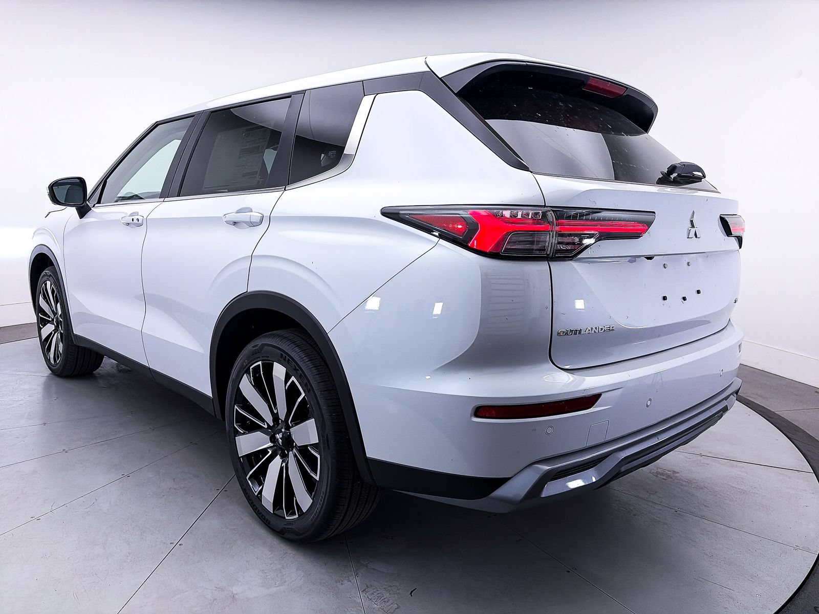 Used 2026 Mitsubishi Outlander SE FWD image 5