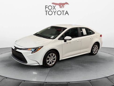 Used 2025 Toyota Corolla LE image 1