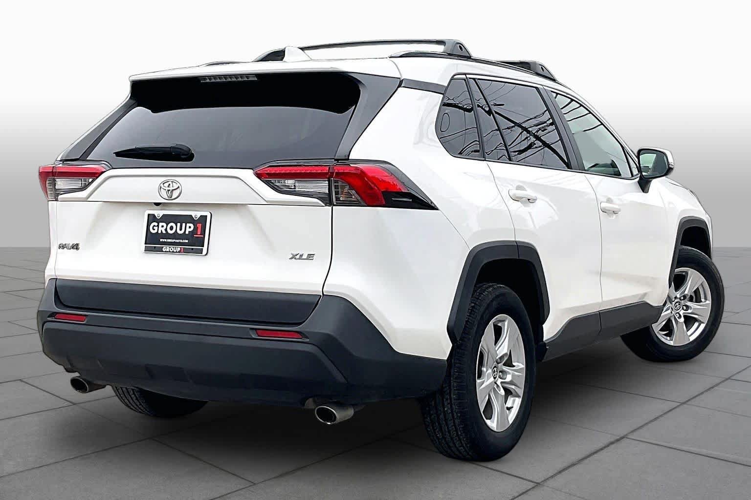 Used 2020 Toyota RAV4 XLE w/ Convenience Package FWD image 13