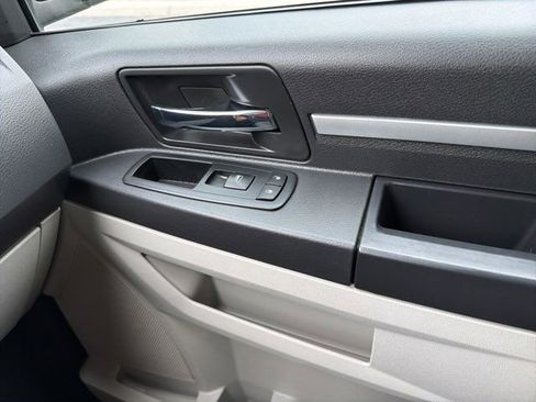 Used 2009 Dodge Grand Caravan SE FWD image 25