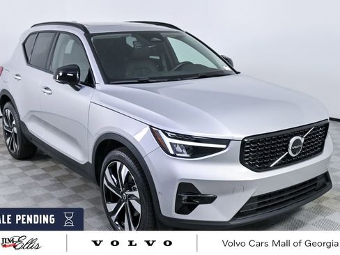 Certified 2025 Volvo XC40 B5 Plus AWD/4WD image 27